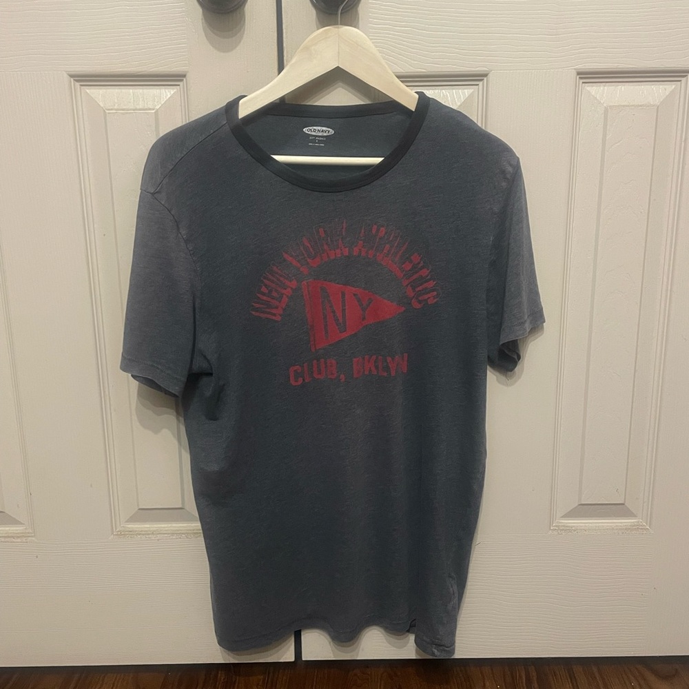 Old navy tee shirt